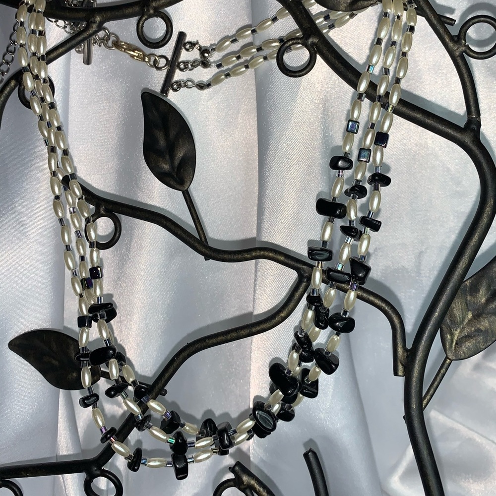 3 strands onyx and rice pearls necklace. - Picture 14 of 15